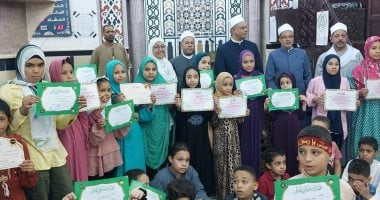 أوقاف سوهاج تكرم أطفال البرنامج الصيفي خلال فعاليات القافلة الدعوية