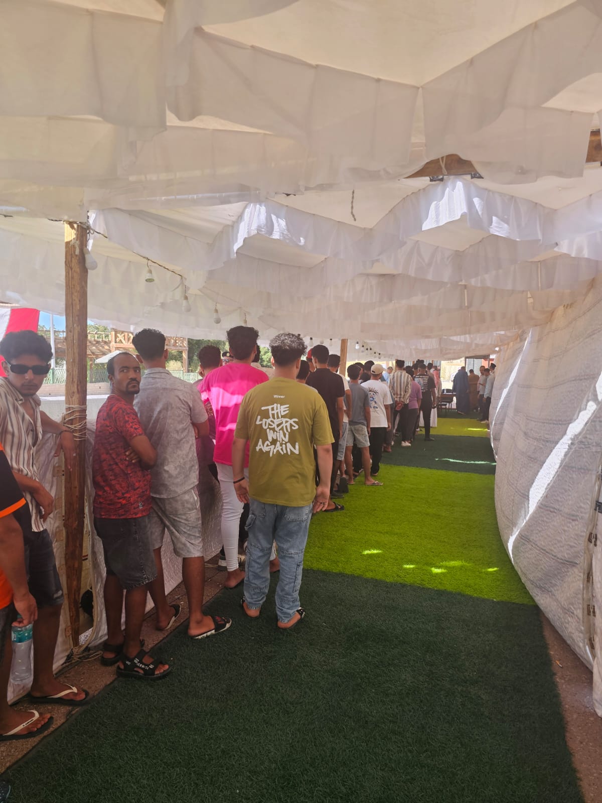 إقبال المواطنين على لجان الانتخابات فى مدينة دهب (1)