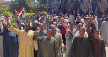إقبال ملحوظ لحملة أعلام مصر في انتخابات الشيوخ بلجنة أبو مناع بحري بمحافظة قنا
