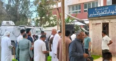 إقبال واسع من المواطنين على لجنة مدرسة الشهداء في شمال سيناء مع صور توضيحية