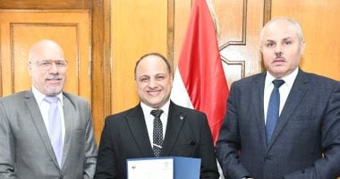 الدكتور أحمد جمال الدين يعين وكيلاً لكلية الآداب بجامعة قناة السويس لشئون الدراسات العليا والبحوث