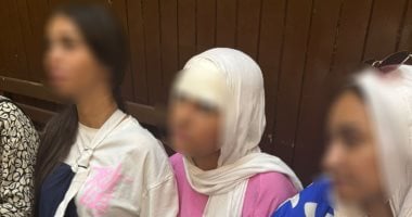 المصابتان في حادث مطاردة الفتيات على طريق الواحات يحضران أولى جلسات محاكمة المتهمين
