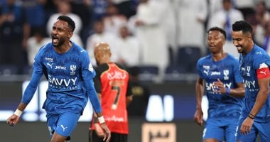 الهلال يتفوق على الرياض بثنائية في الشوط الأول من مباراة الدوري السعودي