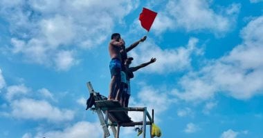 الوحدة المحلية في رأس البر تحذر المصطافين من مخاطر نزول البحر نتيجة ارتفاع الأمواج