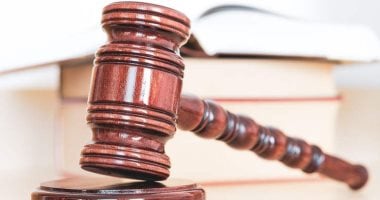 تجديد حبس عاطل بتهمة سرقة هاتف محمول بالإكراه من شاب في منطقة الأميرية