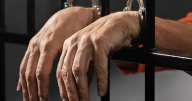 تحقيق تفصيلي مع أربعة عاطلين متهمين بالتجارة غير المشروعة في المواد المخدرة