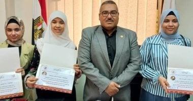 تعليم سوهاج يحتفي بتكريم الطالبات الفائزات بالمركز الأول على مستوى الجمهورية في مسابقة أصدقاء المكتبة