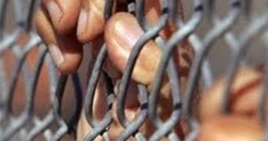 تفاصيل إلقاء القبض على تاجر مخدرات قبل ترويج بضاعته في منطقة الوراق