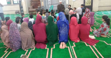 تكريم الأطفال المشاركين في النشاط الصيفي بمسجد آل أحمد في طما بمحافظة سوهاج
