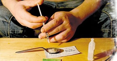 جريمة وفاة شاب بسبب جرعة مخدرات زائدة في منطقة حدائق أكتوبر