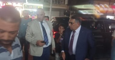 جولة مفاجئة لمحافظ الدقهلية لمراقبة إزالة الإشغالات في شارع الجلاء