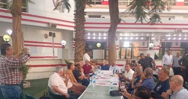 حسين لبيب يجتمع مع رموز الزمالك لبحث أزمة فرع 6 أكتوبر