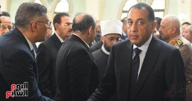 رئيس الوزراء يؤم صلاة الجنازة على الراحل علي المصليحي في مسجد الشرطة