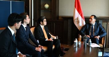 رئيس الوزراء يعقد اجتماعًا مع محافظ بنك اليابان لتعزيز التعاون الدولي