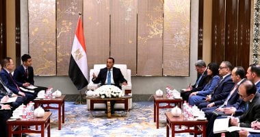 رئيس الوزراء يعقد لقاء مع رئيس مجلس إدارة شركة تيدا الصينية القابضة لتعزيز التعاون الاقتصادي