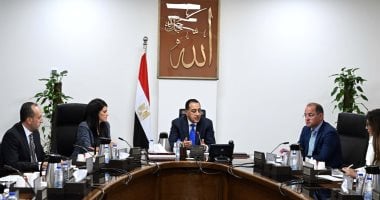 رئيس الوزراء يناقش تعزيز الاعتمادات المالية لصيانة المرافق الحكومية