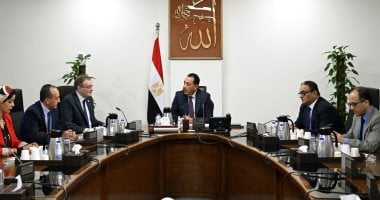 رئيس الوزراء يناقش مع رئيس الجهاز المركزي للتنظيم والإدارة خطط تطوير الأداء الإداري