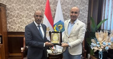 رئيس جامعة دمنهور يستعرض آفاق التعاون مع الملحق الثقافي الموريتاني