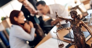 سيدة تطالب بزيادة النفقة إلى 33 ألف جنيه بعد 7 أشهر من الزواج