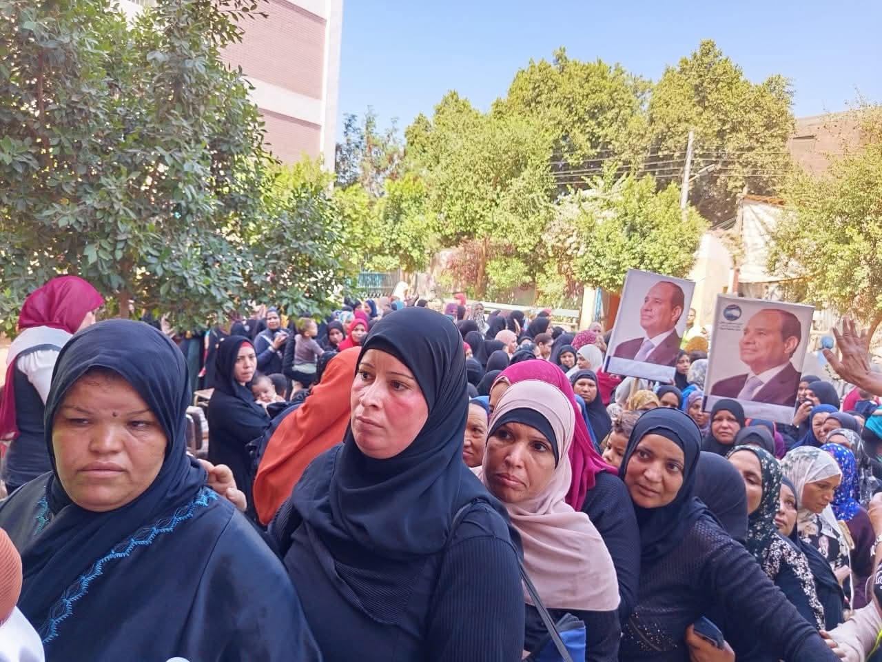 طوابير الناخبين على اللجان بأسيوط (2)