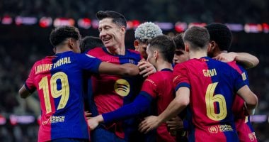 عودة ليفاندوفسكي لقائمة برشلونة وغياب فرينكي دي يونغ ضد ليفانتي في الدوري الإسباني