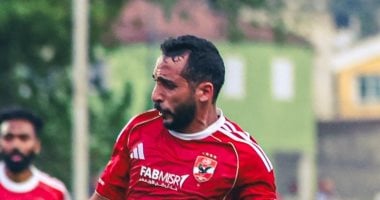 كريم فؤاد يستعد لقيادة الجبهة اليسرى للأهلي أمام فاركو مع عودة شكري إلى الدكة