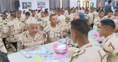 لقاء وزير الدفاع مع قادة ومقاتلي المنطقة الجنوبية العسكرية لتعزيز التعاون الأمني