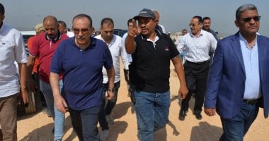 محافظ أسيوط يتفقد مسارات الطريق الجديد الموصل بين البدارى والبحر الأحمر