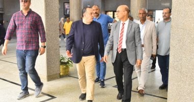 محافظ أسيوط يهنئ الدكتور أحمد المنشاوى على تجديد الثقة كرئيس لجامعة أسيوط