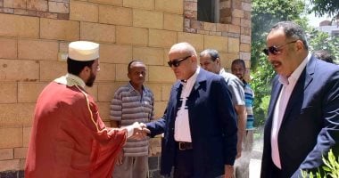 محافظ الأقصر يؤدي صلاة الجمعة في مسجد شركة مياه الشرب والصرف الصحي بحضور المصلين