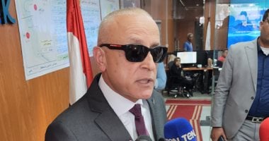 محافظ الأقصر يشرف على غرفة عمليات انتخابات الشيوخ ويعزي في شهداء حادث إسنا عبر فيديو توثيقي