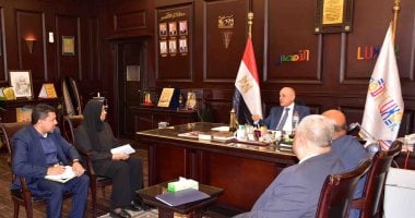 محافظ الأقصر يعلن استكمال تشجير ومرافق مشروع الإسكان الاجتماعي لتعزيز الخدمات