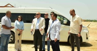 محافظ الأقصر يوجه بتمهيد طرق المنطقة الصناعية في البغدادى لدعم المستثمرين وتحسين البنية التحتية