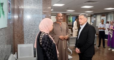 محافظ الإسماعيلية يتفقد القطاعات الخدمية ويستمع إلى شكاوى المواطنين في مركز أمراض الكلى