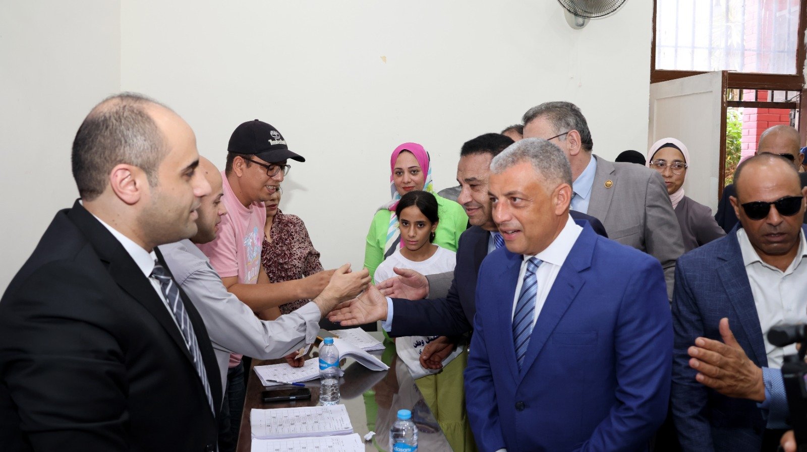 محافظ الإسماعيلية يتفقد الانتخابات (2)