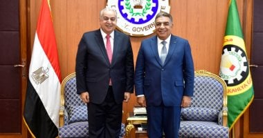 محافظ الدقهلية يستقبل مدير الأمن في مكتبه بالديوان العام لمناقشة القضايا الأمنية
