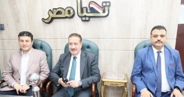 محافظ المنوفية يشرف على تتبع إجراءات انتخابات مجلس الشيوخ مع رؤساء الوحدات المحلية