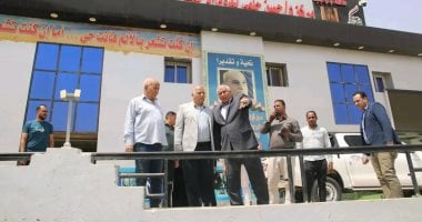 محافظ الوادي الجديد يستقبل وفد مؤسسة تعليمية لبحث إنشاء مدرسة خاصة