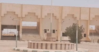 محافظ الوادي الجديد يعلن تسليم المجمع الرياضي بمدينة الخارجة إلى مديرية الرياضة