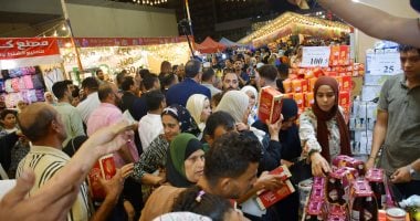 محافظ بورسعيد يفتتح معرض أهلا مدارس بخصومات تصل إلى 50% في حي العرب (فيديو)