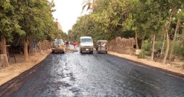 محافظ سوهاج يعلن توفير 150 مليون جنيه لرصف طريق المنشاة لأول مرة منذ 26 عامًا
