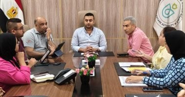 مدير الرعاية الصحية بالأقصر يتابع مراجعة ملفات التكويد للمنشآت الطبية بشكل شامل