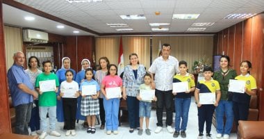 مدير تعليم سوهاج يكرم المعلمين والطلاب المتميزين في مسابقات الجمهورية