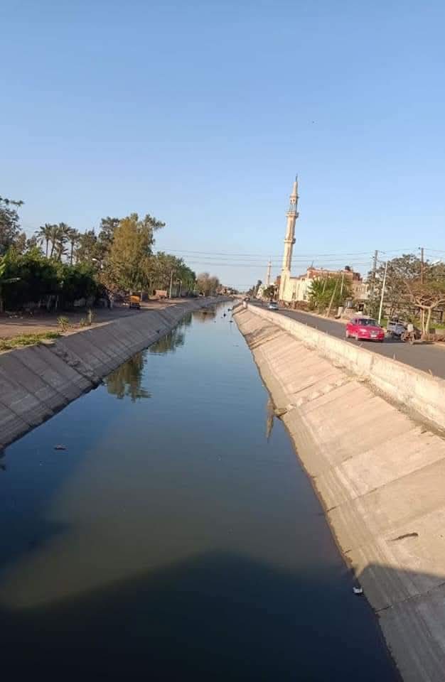 جانب من تبطين الترع جانب من تبطين الترع