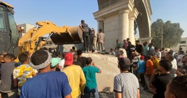 مصرع 3 وإصابة 7 في حادث تصادم تريلا وأتوبيس وسيارتين على الأوتوستراد بالصور