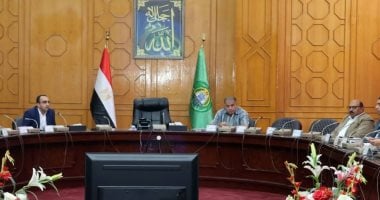 نائب محافظ الإسماعيلية يستعرض تطورات تنفيذ مشروعات المياه والصرف الصحي