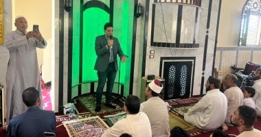 نائب محافظ سوهاج يؤدي صلاة الجمعة في مسجد عباد الرحمن ويناقش مطالب سكان المدينة