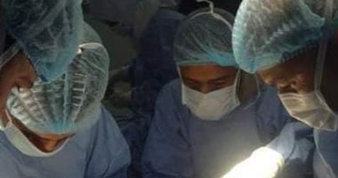 نجاح جراحة عظام لطفلة مصابة بالعظام الزجاجية وتعرضت لكسر في الفخذ بمدينة سوهاج