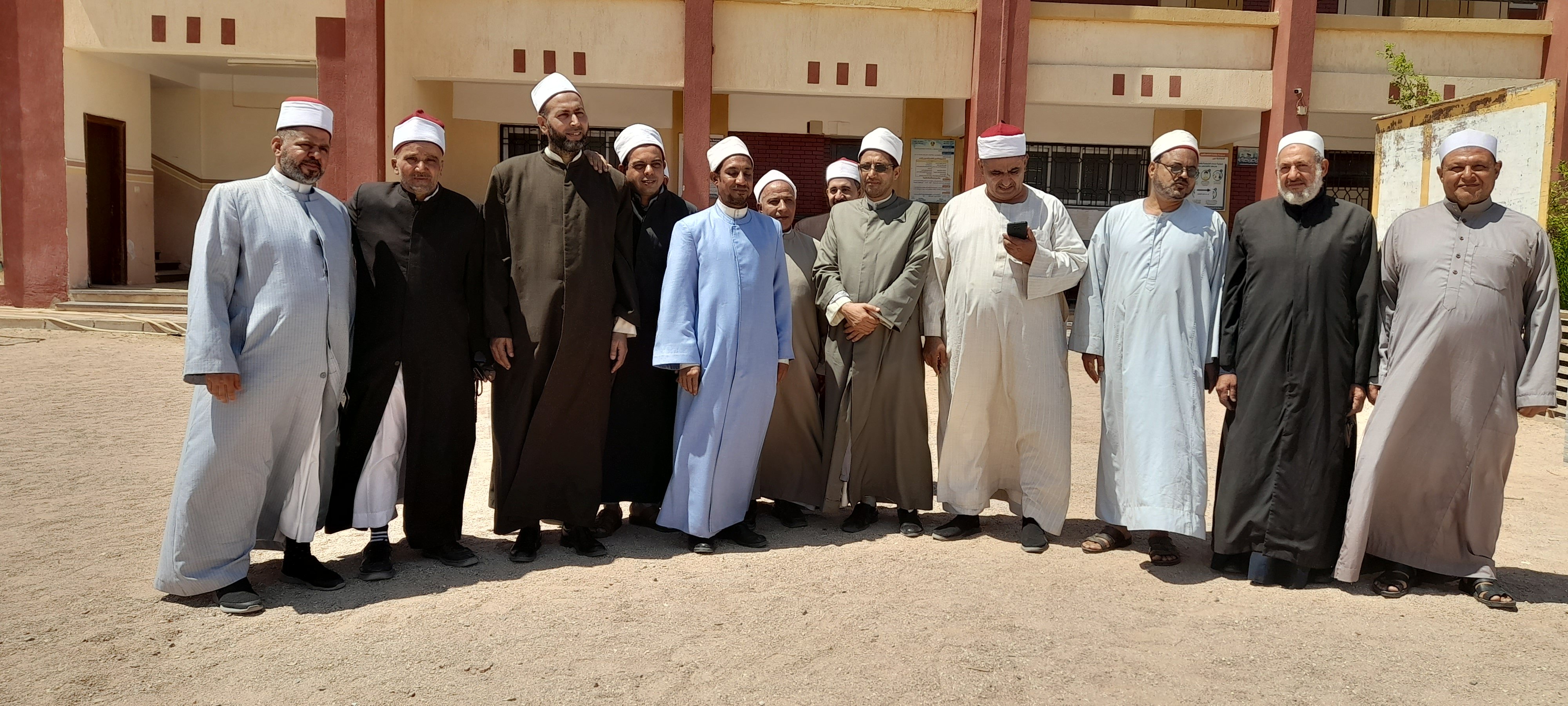 وفد الاوقاف يحث المواطنين على المشاركة