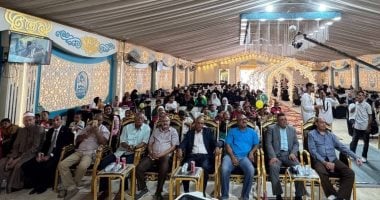 وكيل تعليم الأقصر يرعى احتفالية توزيع الزي المدرسي للطلاب غير القادرين في أرمنت